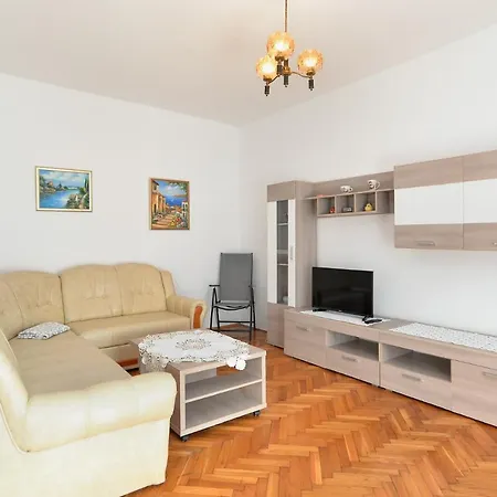 Apartment Desanka 668 Apartment