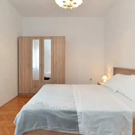 Desanka 668 מלון