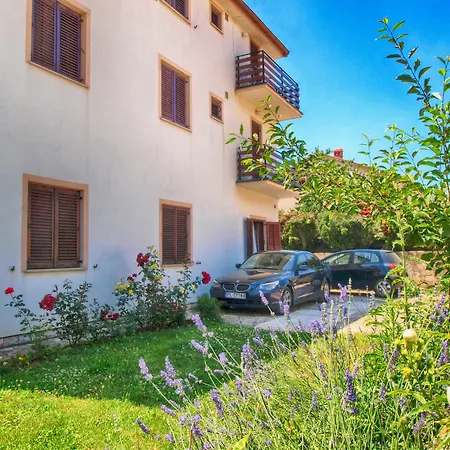 Desanka 668 מלון 2*